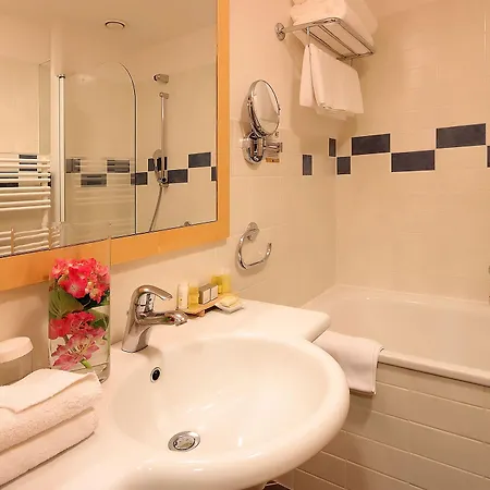 Lovec Hotel